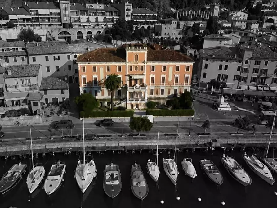 Immagine 1 di Hotel in vendita  in Via Aquilani a Toscolano-Maderno
