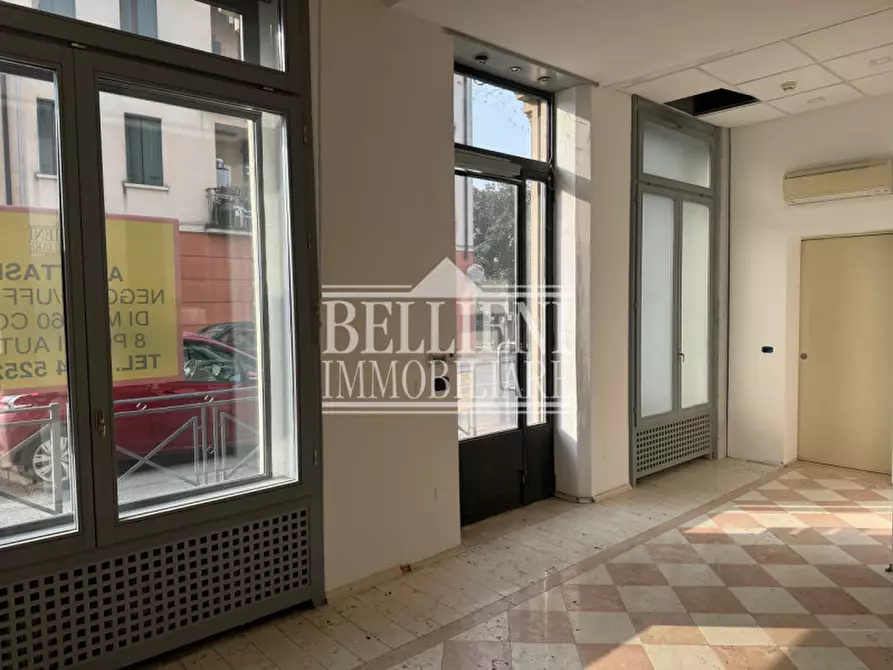 Immagine 24 di Negozio in affitto  in Viale Risorgimento Nazionale a Vicenza