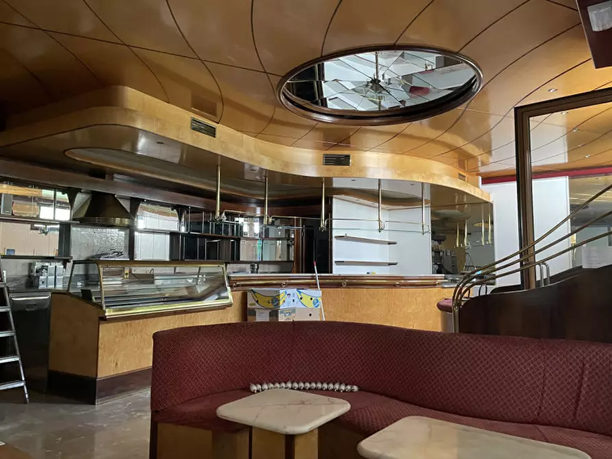 Immagine 1 di Negozio in vendita  a Vittorio Veneto