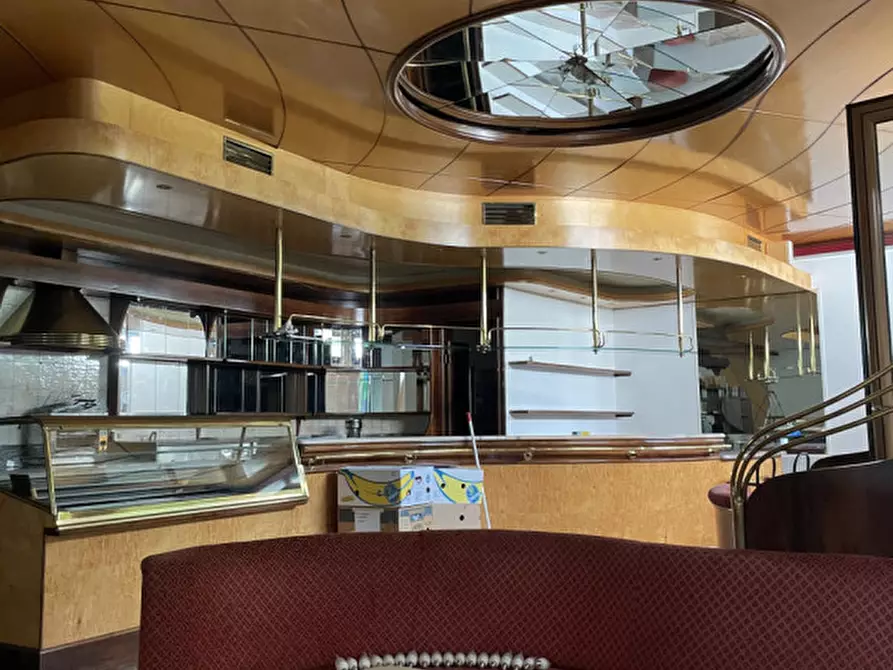 Immagine 2 di Negozio in vendita  a Vittorio Veneto