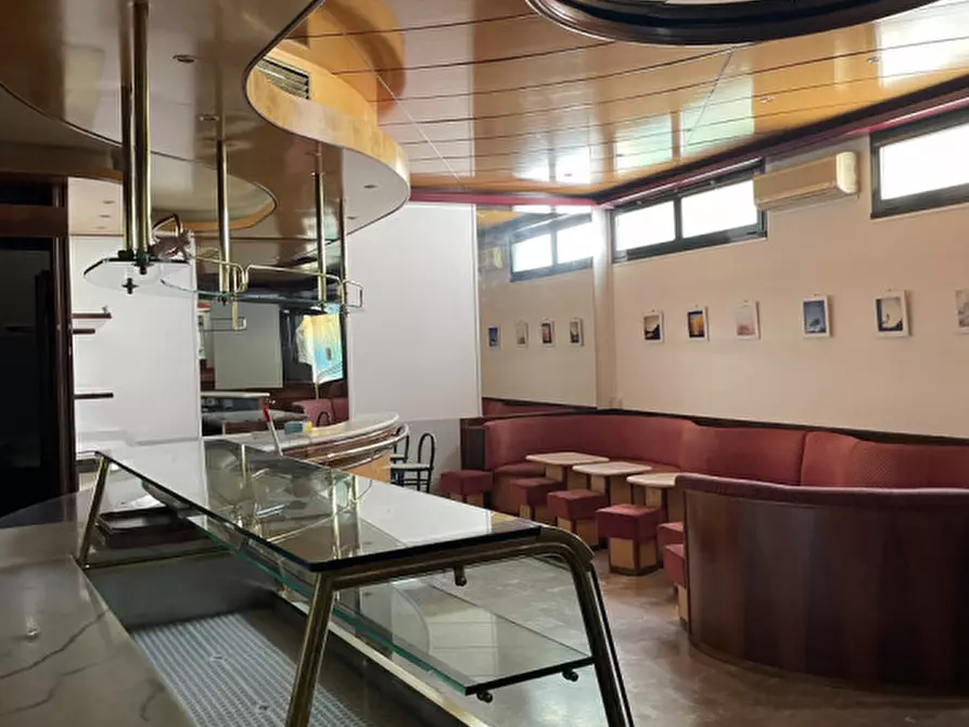 Immagine 3 di Negozio in vendita  a Vittorio Veneto