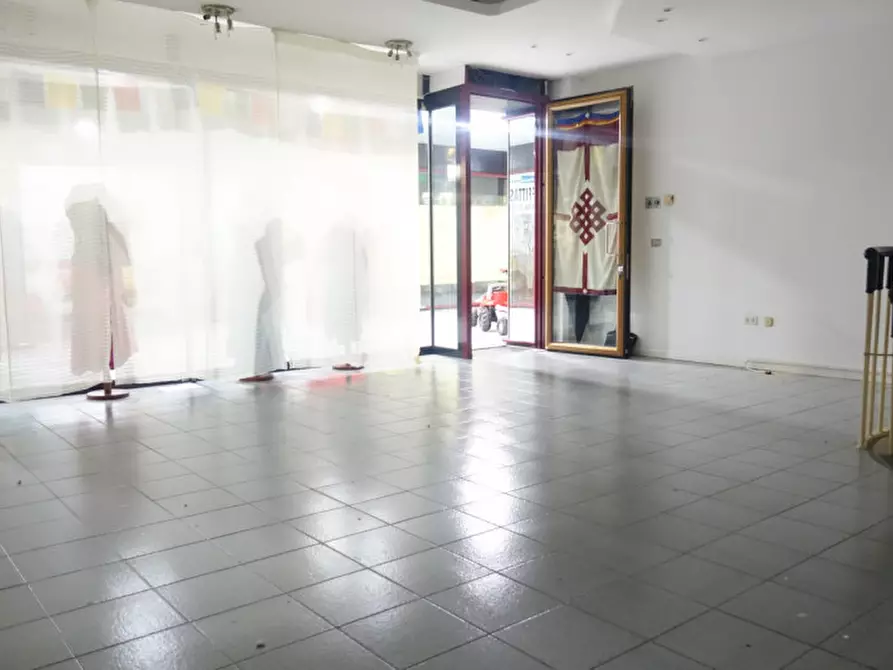 Immagine 5 di Negozio in vendita  a Vittorio Veneto