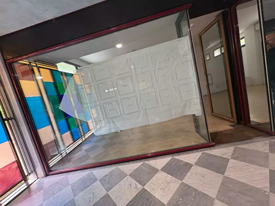 Immagine 5 di Negozio in vendita  a Vittorio Veneto