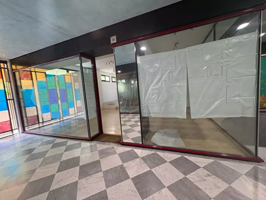 Immagine 6 di Negozio in vendita  a Vittorio Veneto