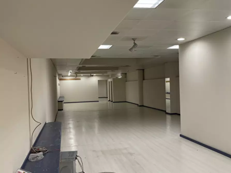 Immagine 1 di Negozio in vendita  a Vittorio Veneto