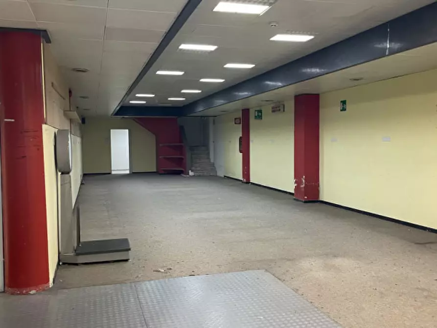 Immagine 3 di Negozio in vendita  a Vittorio Veneto