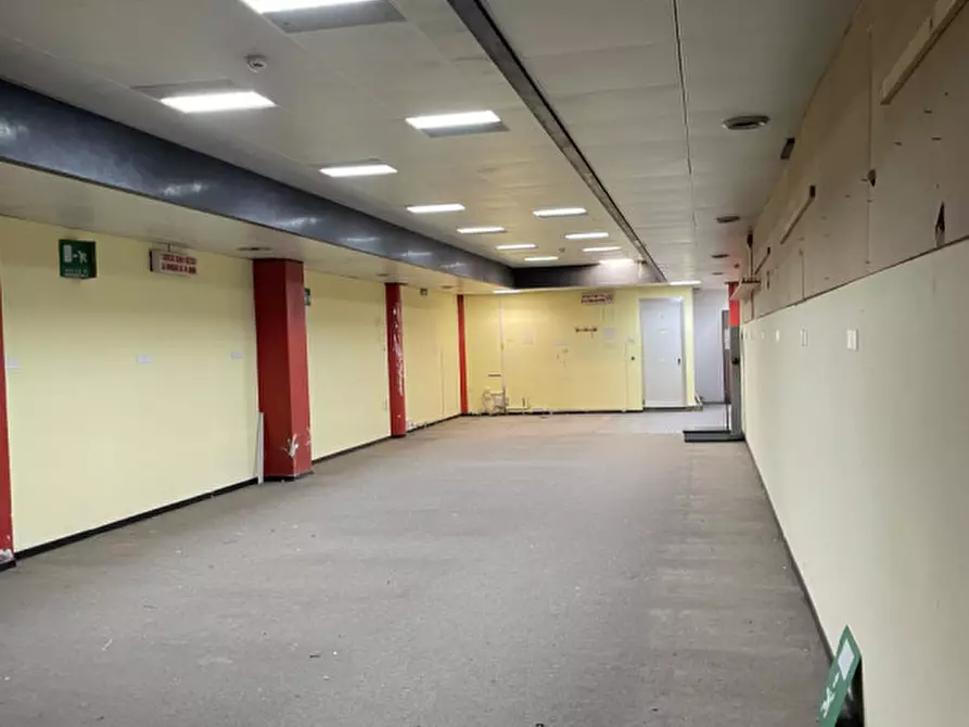 Immagine 4 di Negozio in vendita  a Vittorio Veneto