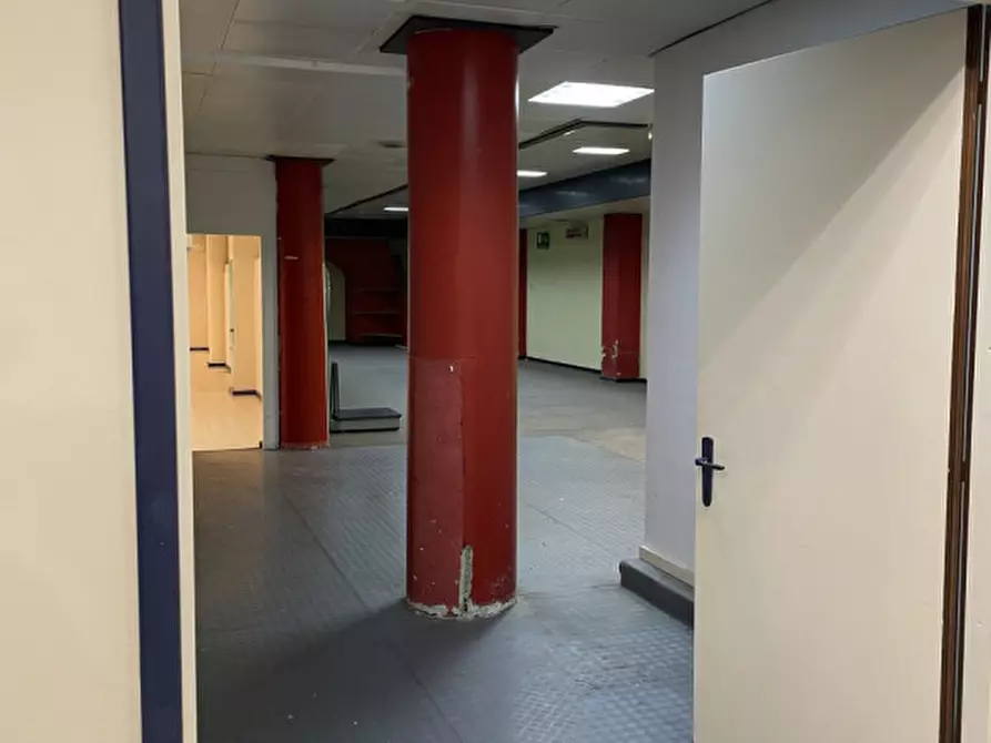 Immagine 5 di Negozio in vendita  a Vittorio Veneto