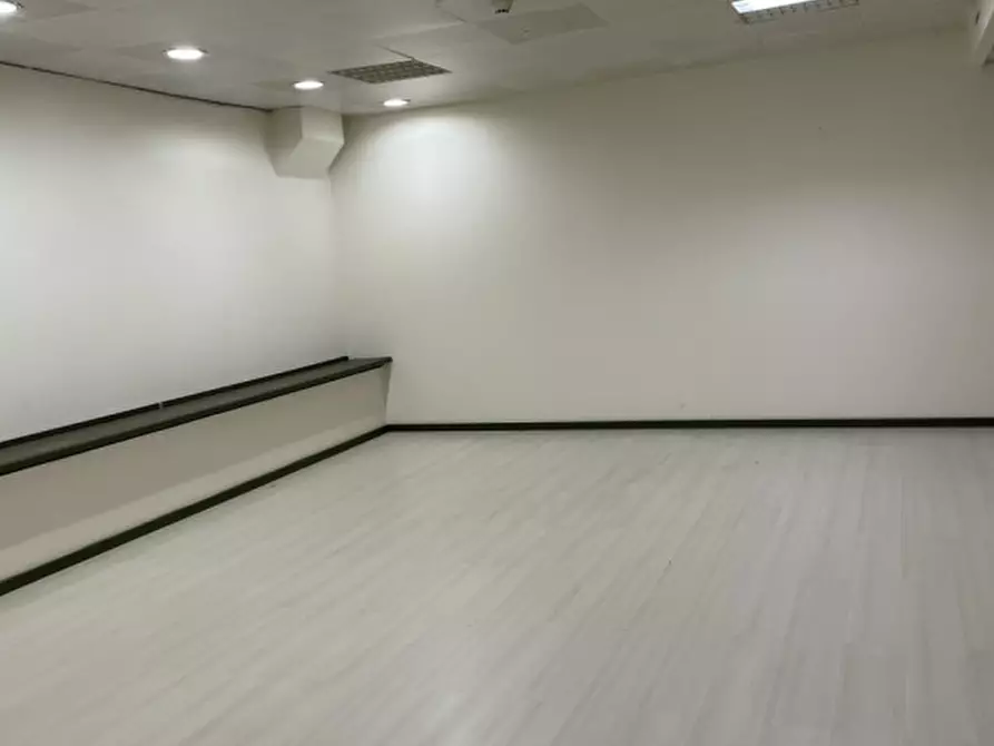 Immagine 7 di Negozio in vendita  a Vittorio Veneto