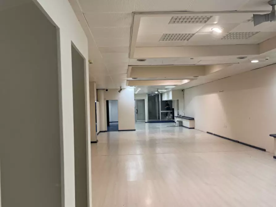 Immagine 8 di Negozio in vendita  a Vittorio Veneto