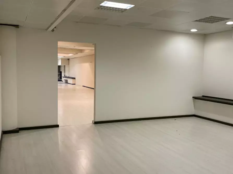 Immagine 9 di Negozio in vendita  a Vittorio Veneto