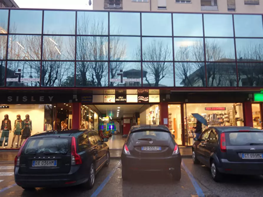 Immagine 11 di Negozio in vendita  a Vittorio Veneto