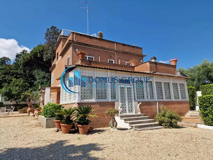 Immagine 3 di Villa in vendita  in Via del Lago a Bracciano