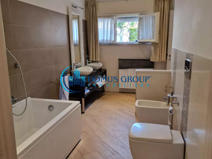 Immagine 43 di Villa in vendita  in Via del Lago a Bracciano