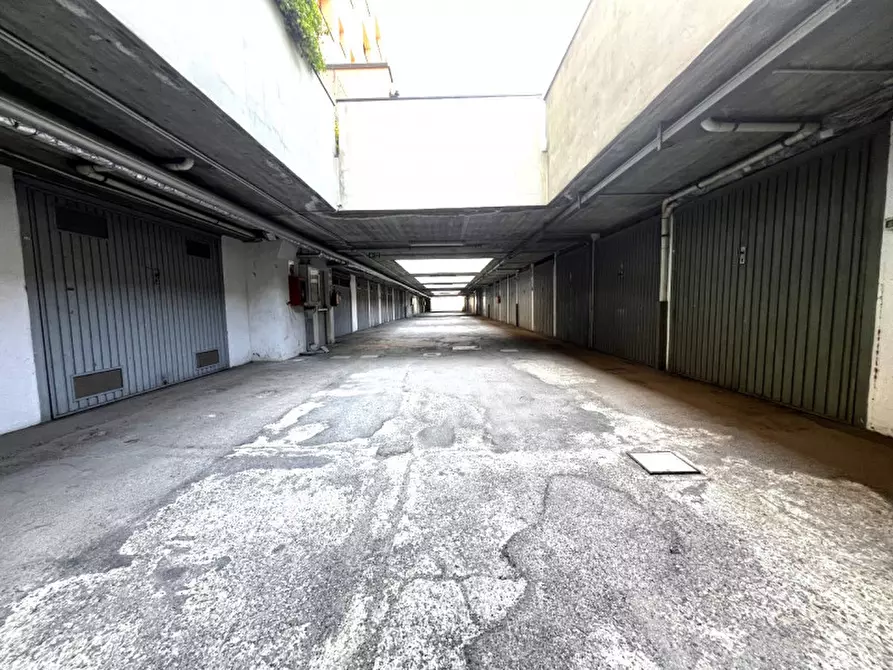 Immagine 1 di Garage in vendita  in Via Luigi Donini a San Lazzaro Di Savena
