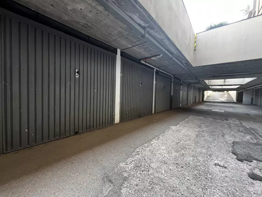 Immagine 2 di Garage in vendita  in Via Luigi Donini a San Lazzaro Di Savena