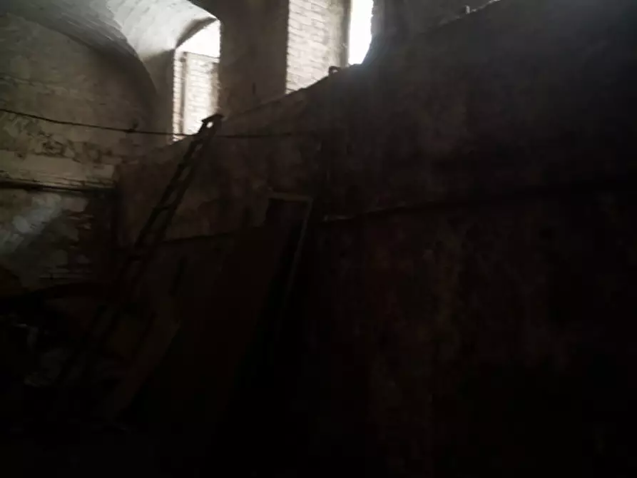 Immagine 7 di Negozio in affitto  in Via pontremoli a Roma