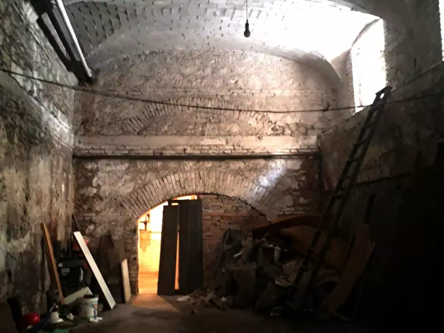 Immagine 8 di Negozio in affitto  in Via pontremoli a Roma