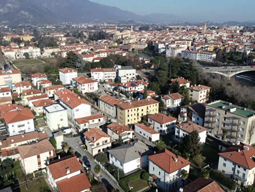 Immagine 1 di Casa indipendente in vendita  in Via Cesare Battisti a Bassano Del Grappa