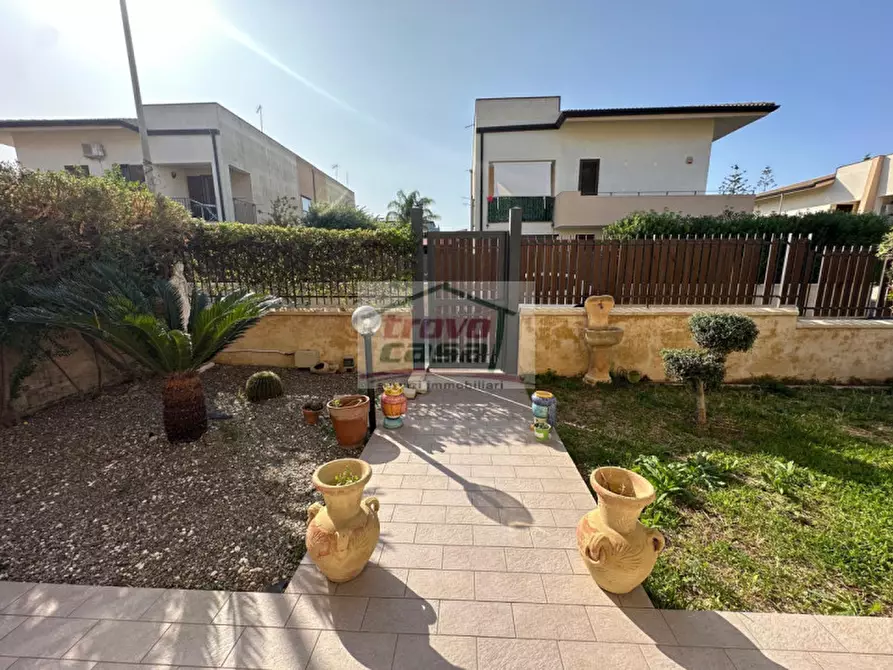 Immagine 3 di Villa in vendita  in Via Pippo Fava 2 a Siracusa