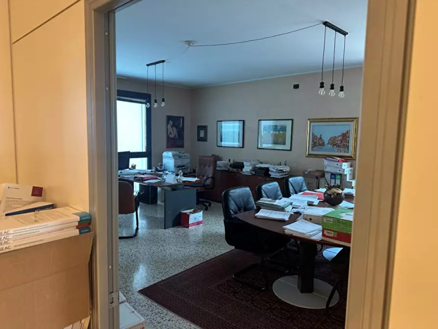 Immagine 4 di Ufficio in vendita  in Via Benvenuto Cellini a Bassano Del Grappa