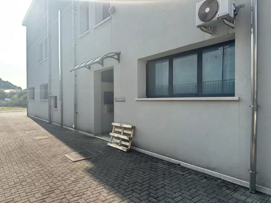 Immagine 7 di Ufficio in vendita  in Via Benvenuto Cellini a Bassano Del Grappa