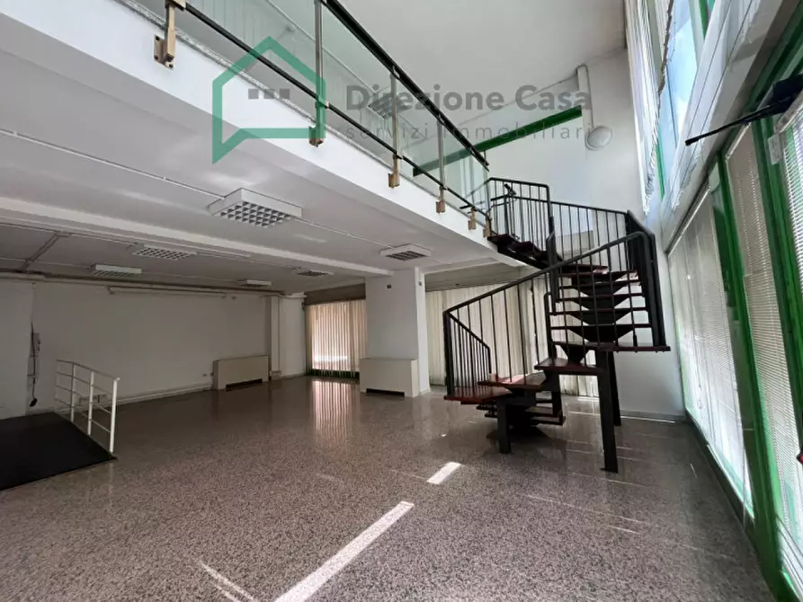 Immagine 2 di Negozio in affitto  in CENTRO DIREZIONALE a Napoli