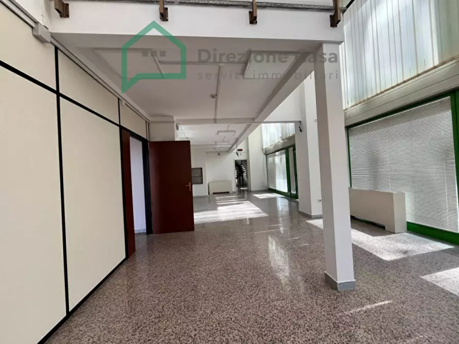 Immagine 5 di Negozio in affitto  in CENTRO DIREZIONALE a Napoli