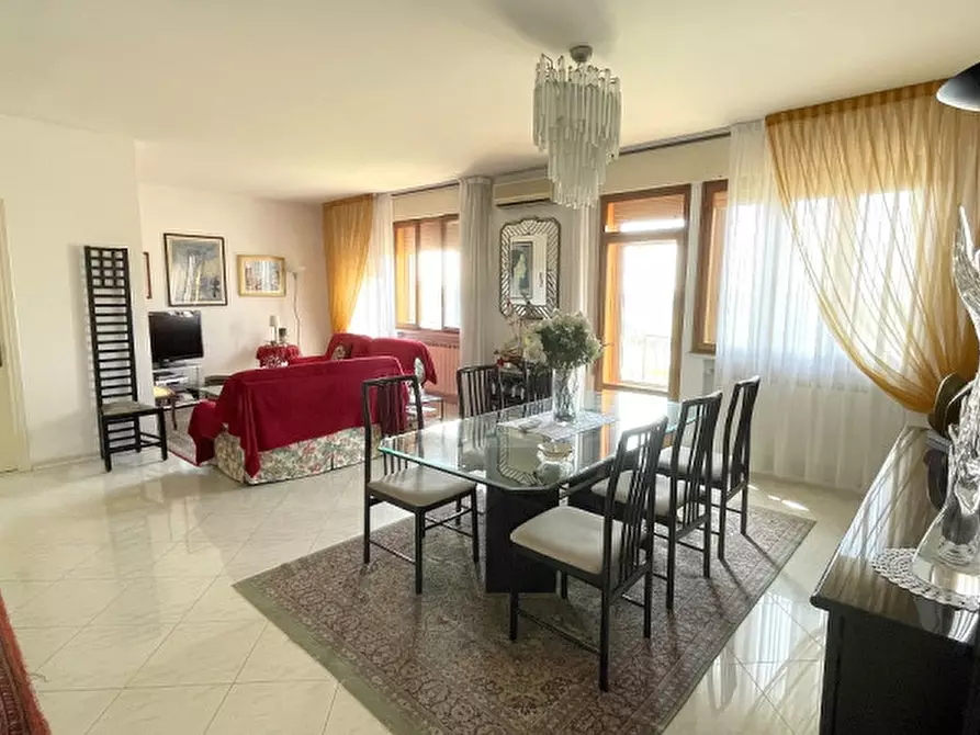 Immagine 1 di Appartamento in vendita  in Viale Mediterraneo a Chioggia