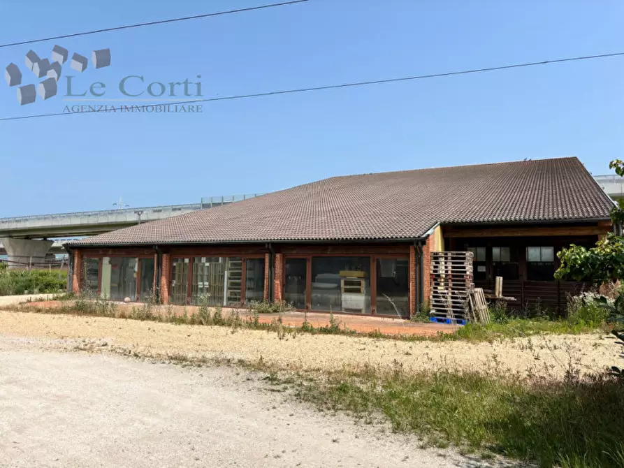 Immagine 21 di Attività commerciale in vendita  a San Bonifacio