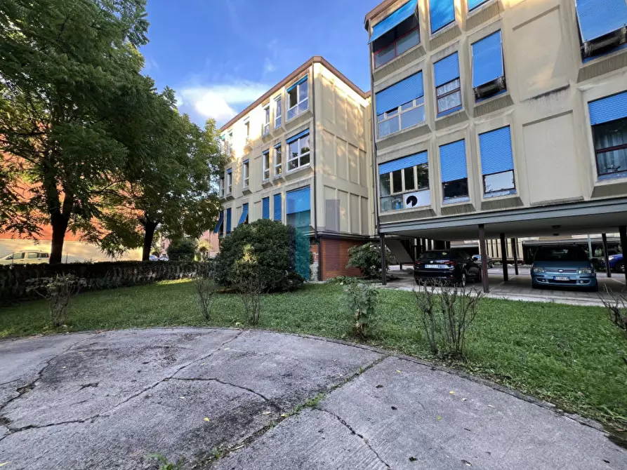 Immagine 26 di Appartamento in vendita  in Via del Molino a Brescia