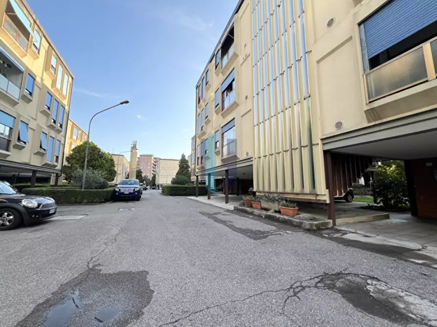 Immagine 29 di Appartamento in vendita  in Via del Molino a Brescia