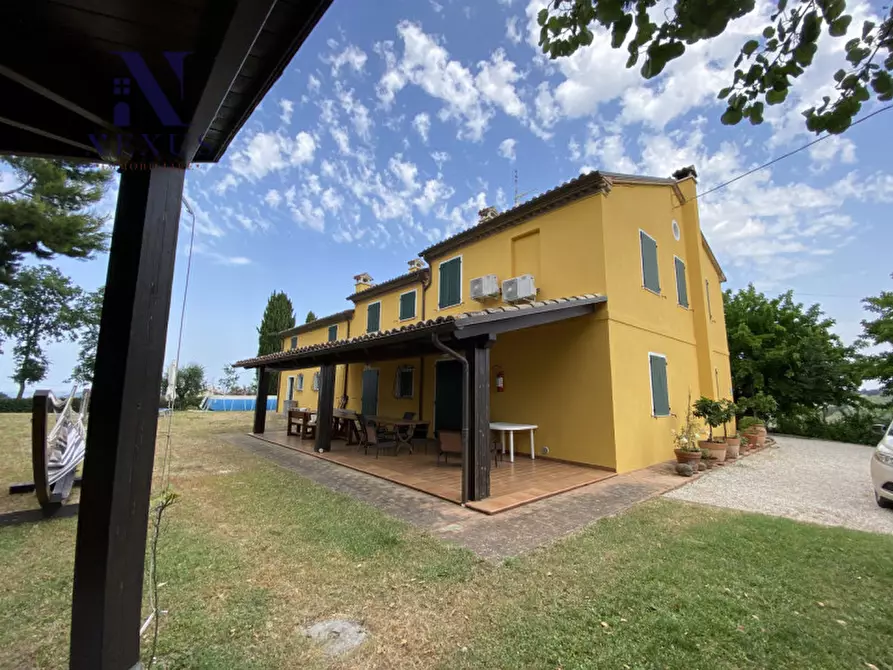 Immagine 2 di Villa in vendita  a Colli Al Metauro