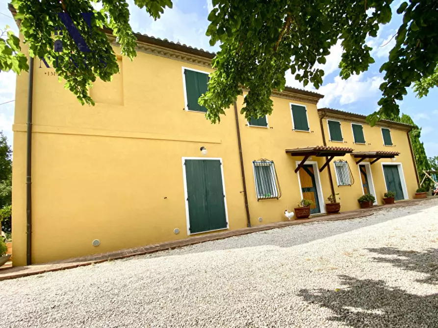 Immagine 10 di Villa in vendita  a Colli Al Metauro