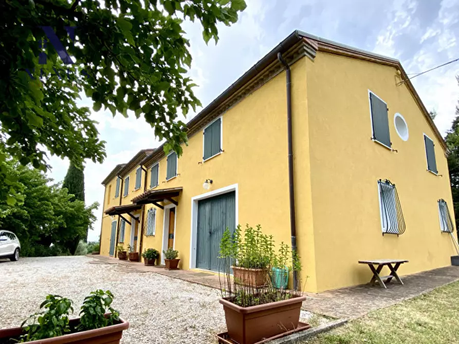 Immagine 13 di Villa in vendita  a Colli Al Metauro