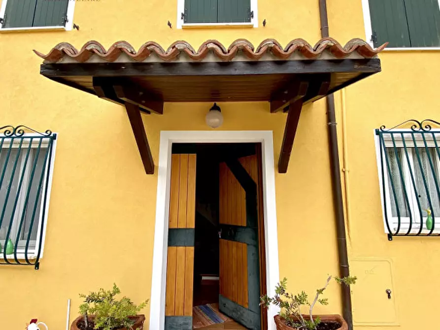 Immagine 23 di Villa in vendita  a Colli Al Metauro