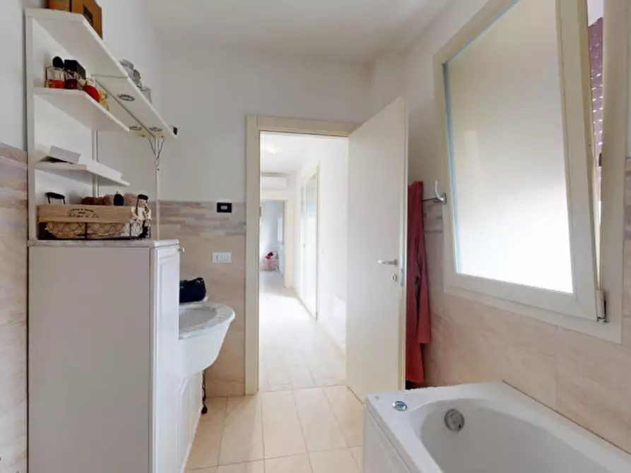 Immagine 15 di Villa in vendita  in VIA BOITO a Vicenza