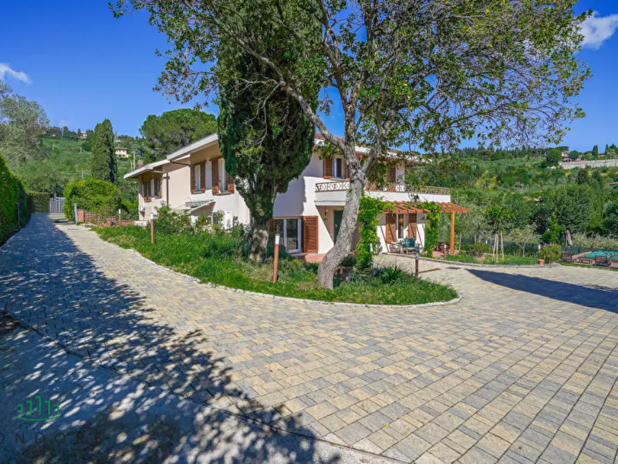 Immagine 2 di Villa in vendita  in via  di San Romano a Firenze