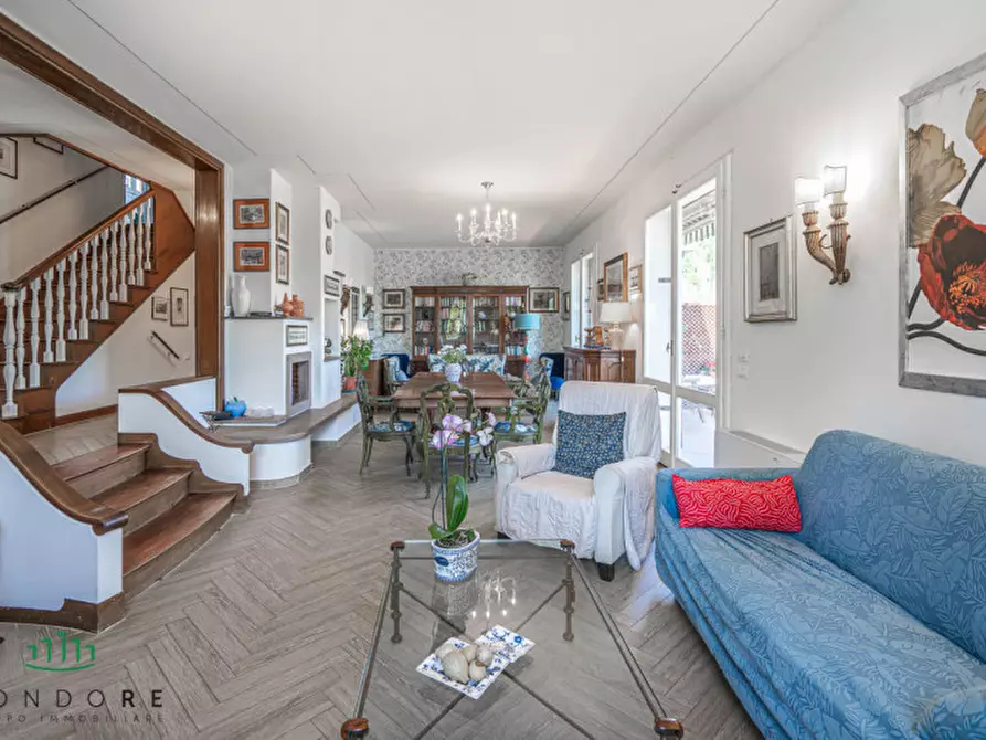 Immagine 3 di Villa in vendita  in via  di San Romano a Firenze