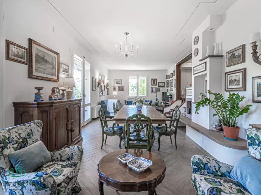 Immagine 5 di Villa in vendita  in via  di San Romano a Firenze