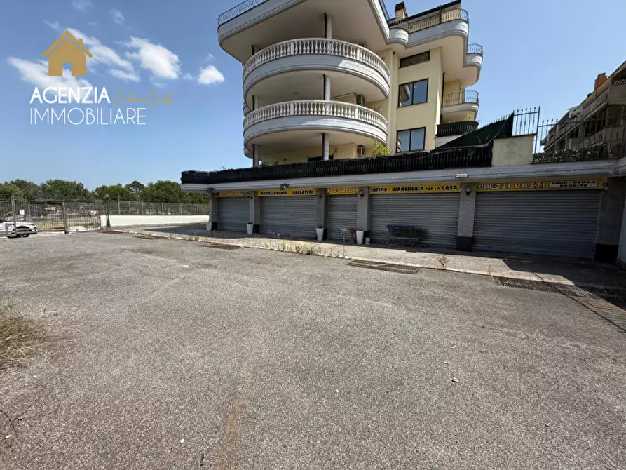 Immagine 1 di Attività commerciale in affitto  in via casilina 1932 a Roma