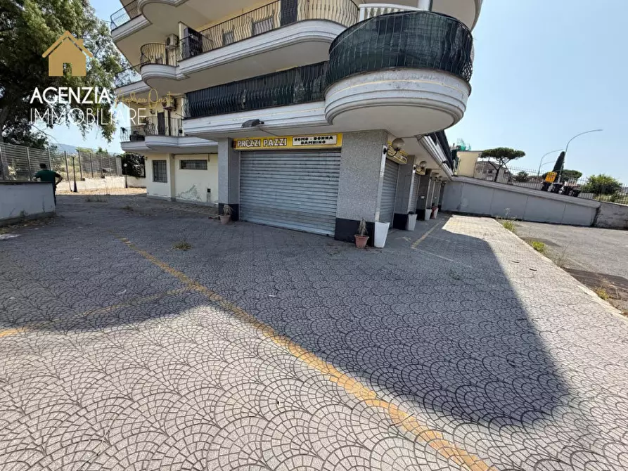 Immagine 3 di Attività commerciale in affitto  in via casilina 1932 a Roma