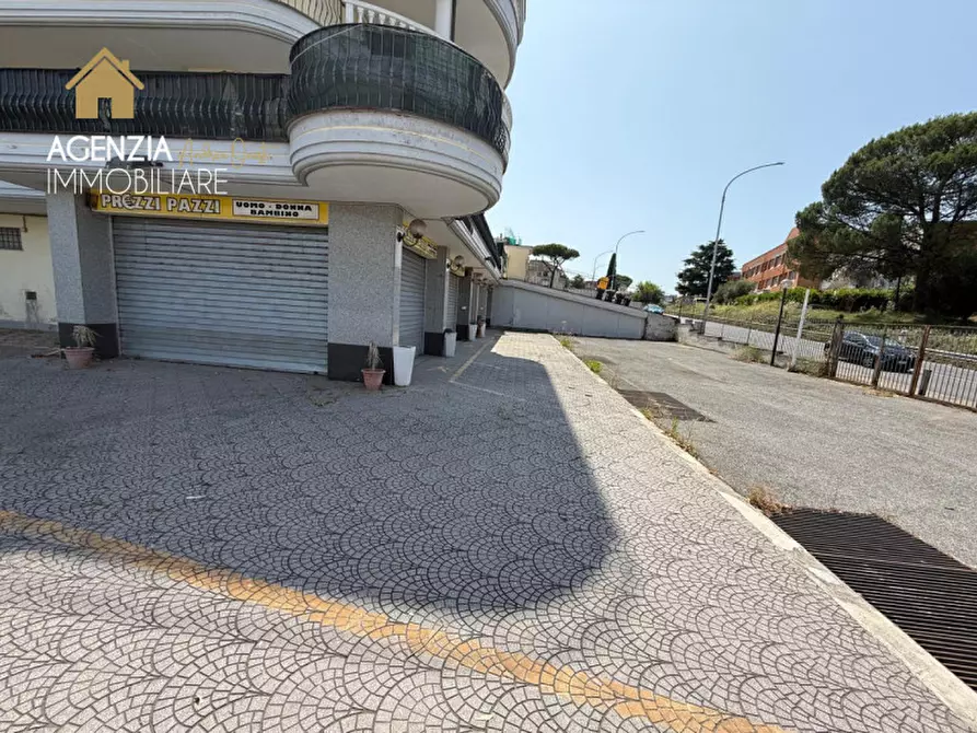 Immagine 5 di Attività commerciale in affitto  in via casilina 1932 a Roma