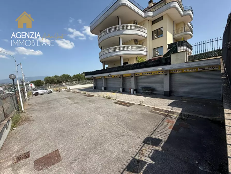 Immagine 6 di Attività commerciale in affitto  in via casilina 1932 a Roma