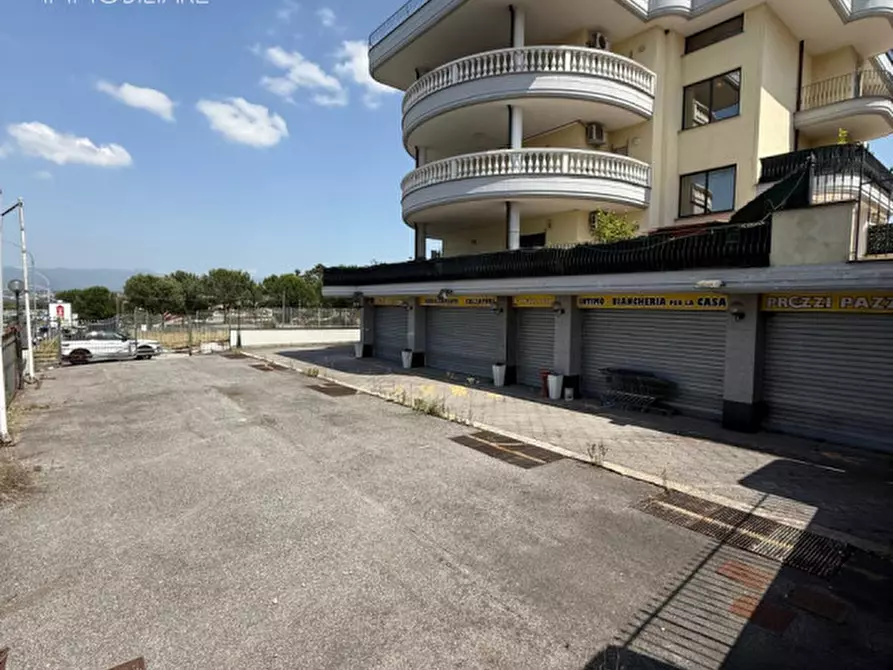 Immagine 7 di Attività commerciale in affitto  in via casilina 1932 a Roma