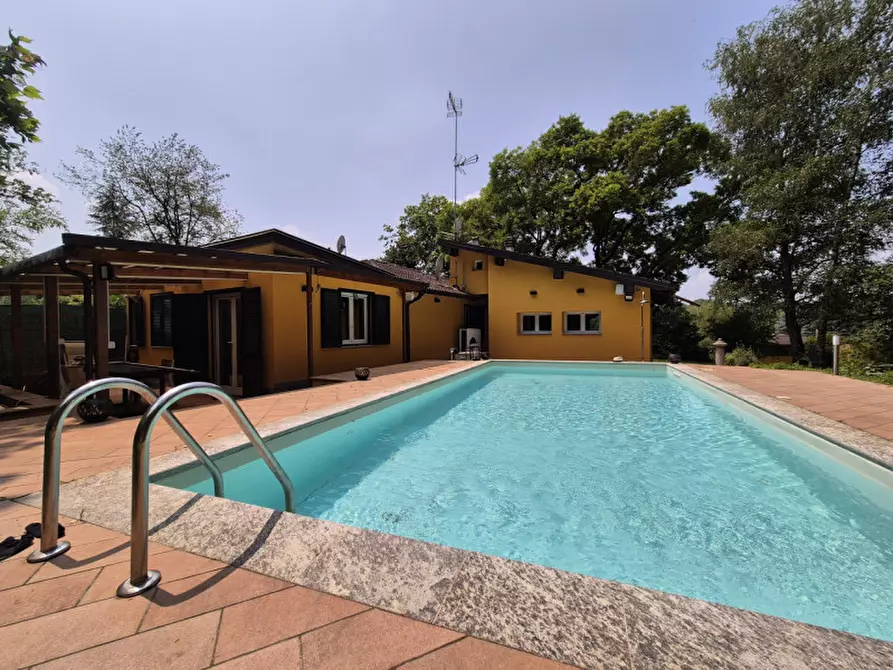 Immagine 1 di Villa in vendita  in Via Cordona 5 a Agrate Conturbia