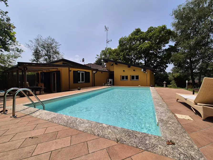 Immagine 2 di Villa in vendita  in Via Cordona 5 a Agrate Conturbia