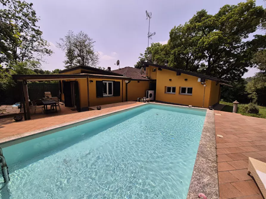 Immagine 3 di Villa in vendita  in Via Cordona 5 a Agrate Conturbia