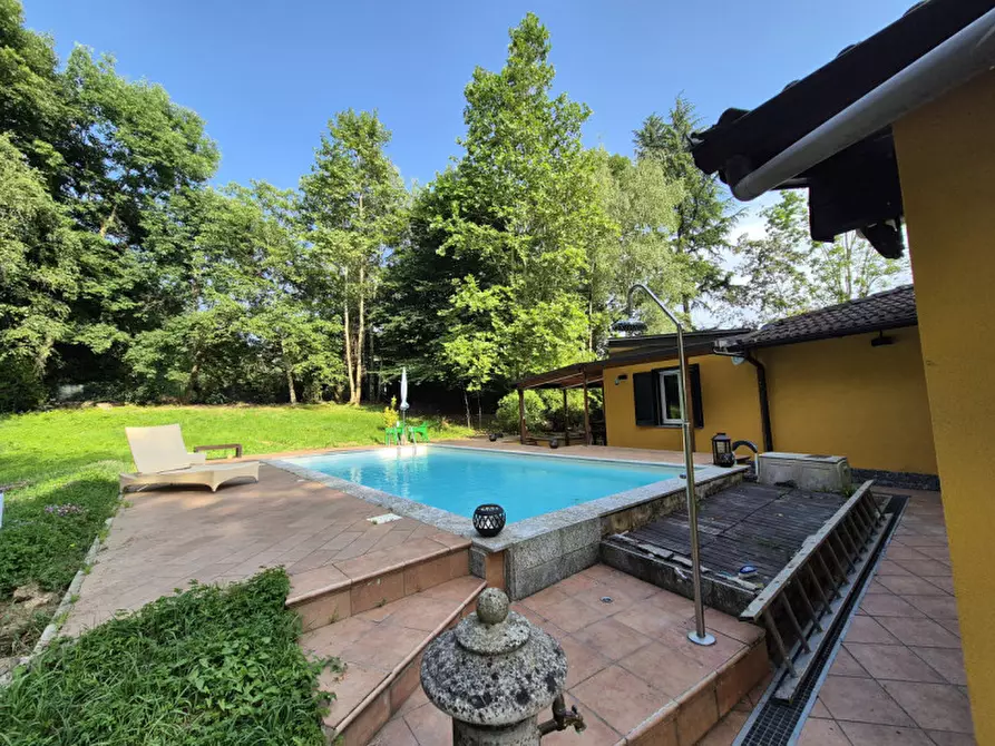 Immagine 9 di Villa in vendita  in Via Cordona 5 a Agrate Conturbia