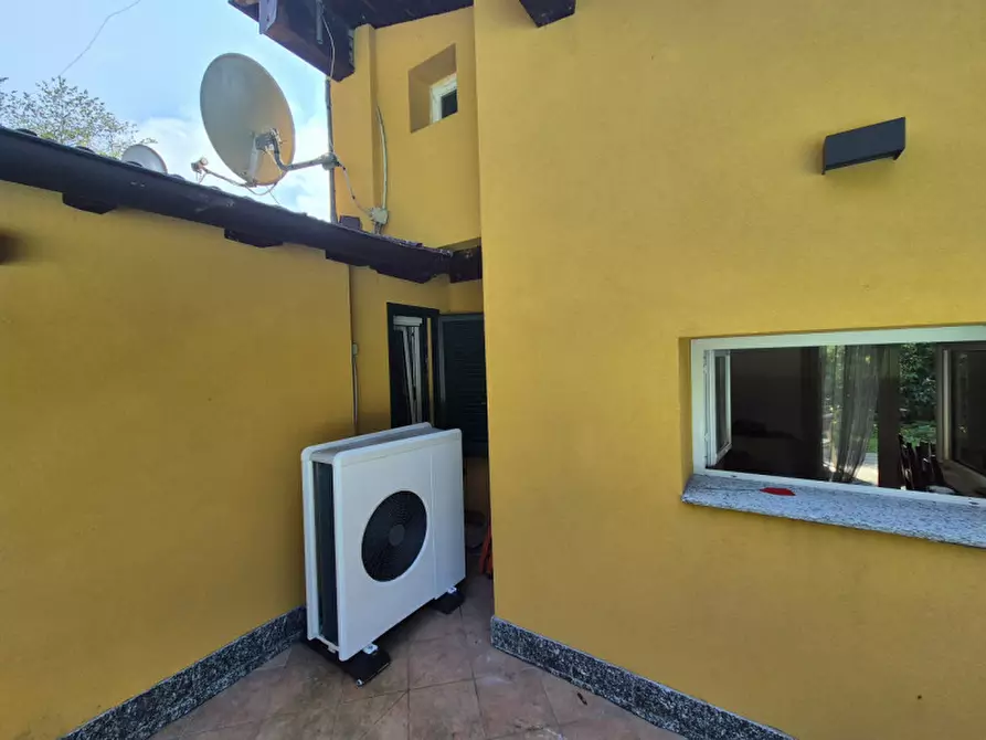 Immagine 37 di Villa in vendita  in Via Cordona 5 a Agrate Conturbia